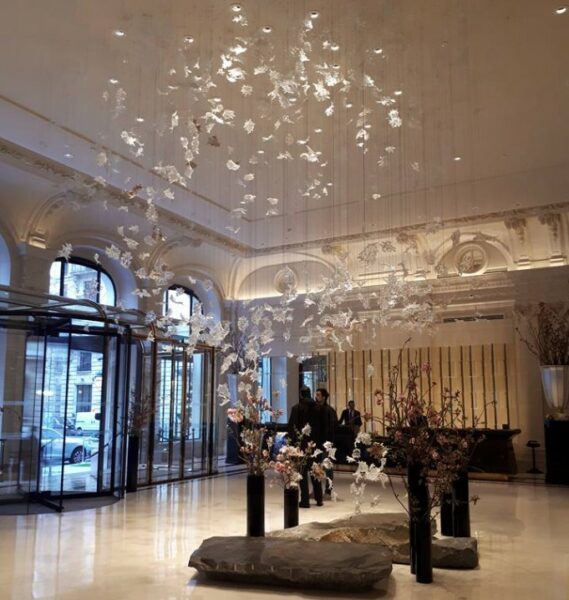 Mariage chic et élégant au Peninsula palace parisien